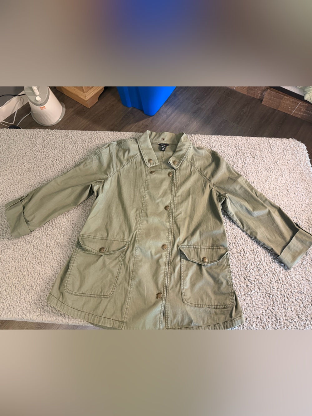 intro. Olive Green Utility Jacket with Front Flap Pockets